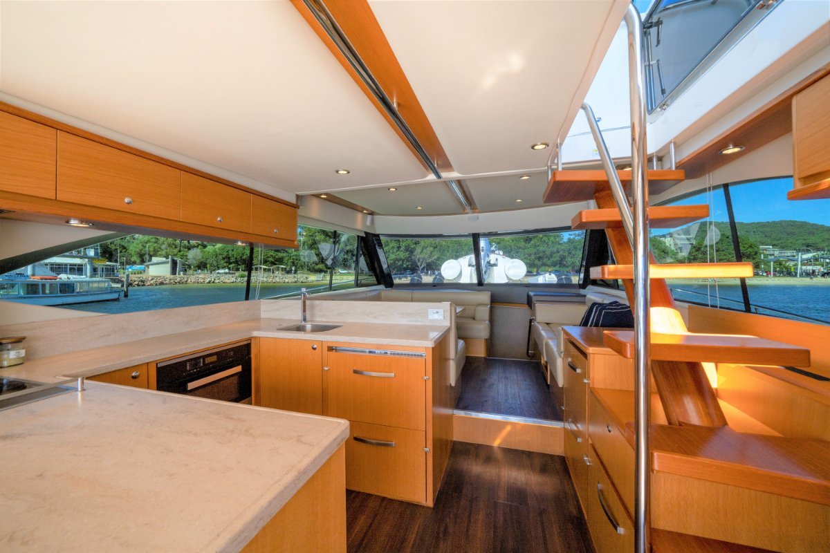 2016 RIVIERA 52 ENCLOSED FLYBRIDGE 4