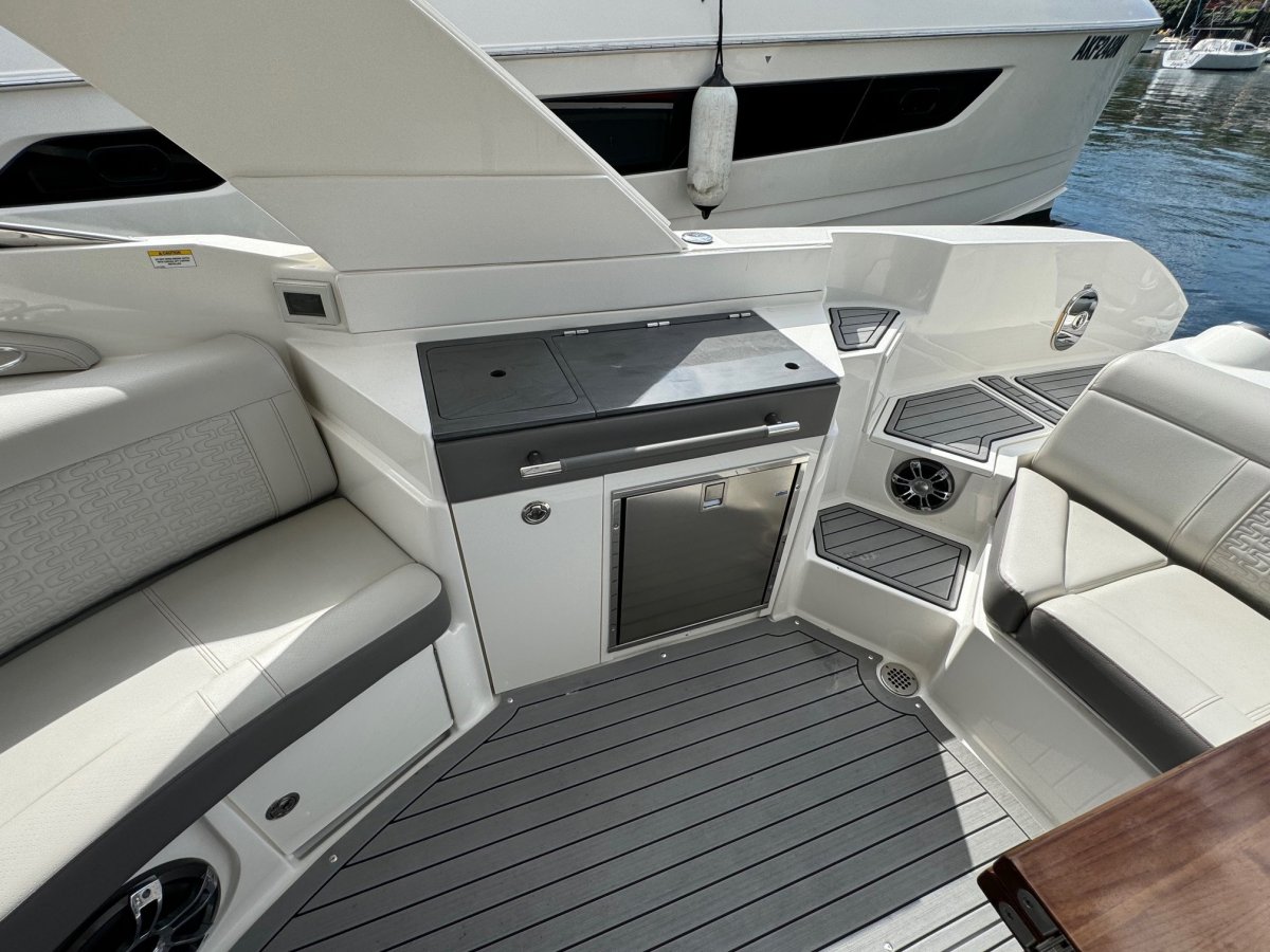 2021 Sea Ray 350 SLX OB Boats For Sale 10