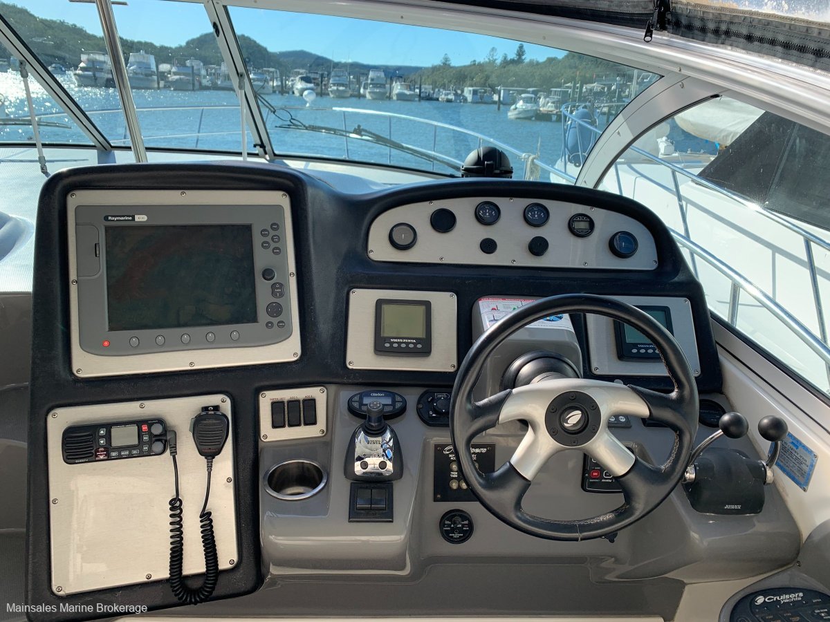 2005 Cruisers Yacht 400 Express Boats For Sale 10